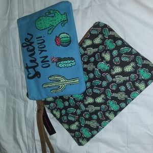 2 connected 🌵 makeup/purse wristlet